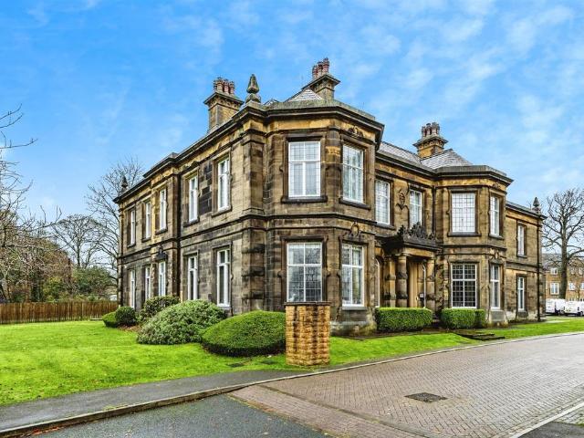 Flat for sale in Stone Chair, Northowram