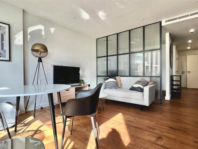 Flat for sale in St. George in the East, Wapping