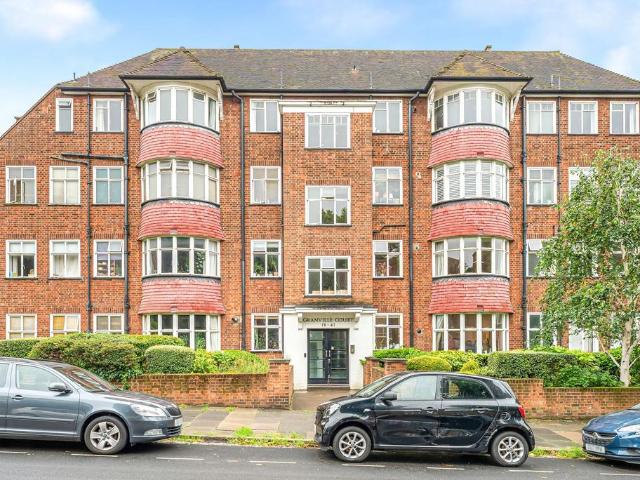 Flat for sale in Stroud Green, Greater London