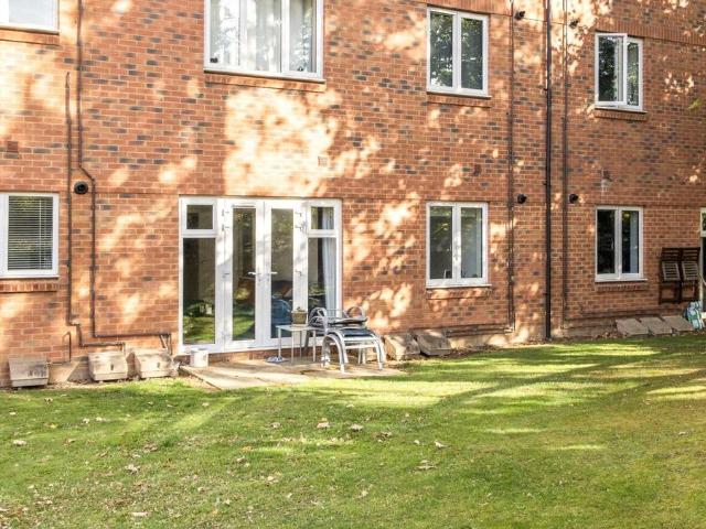 Flat for sale in Farnborough, Hampshire