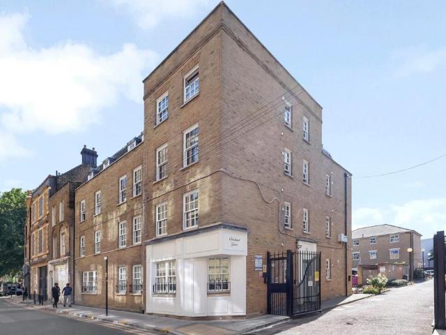 Flat for sale in Stepney, Greater London