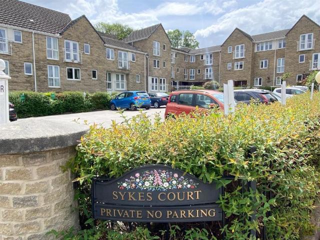 Flat for sale in Lindley, Kirklees