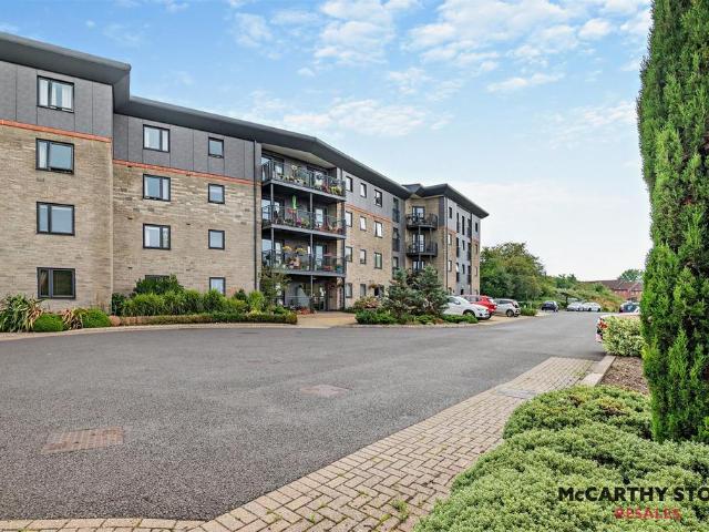 Flat for sale in Kingswood, South Gloucestershire
