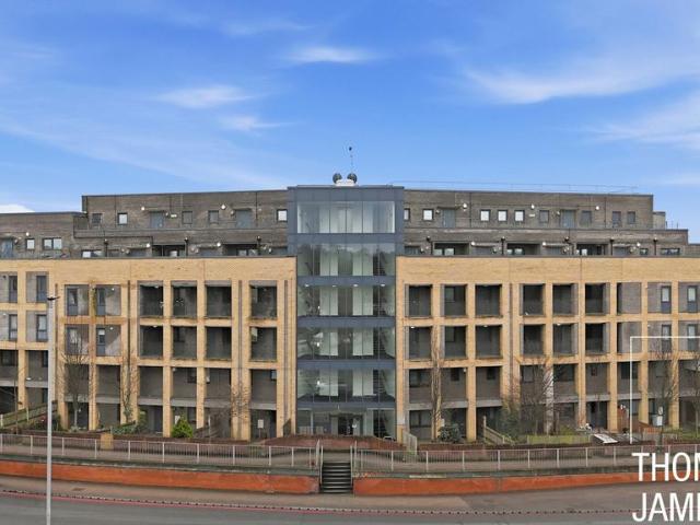 Flat for sale in New Southgate, Isle Of Man