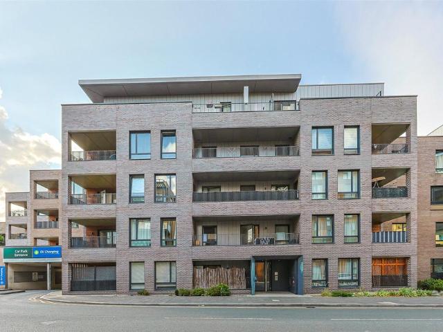 Flat for sale in Kingsbury, Greater London