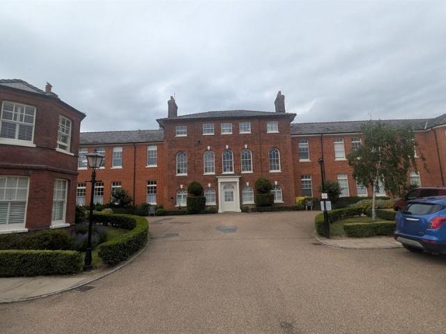 Flat for sale in Bocking, Chipping Hill