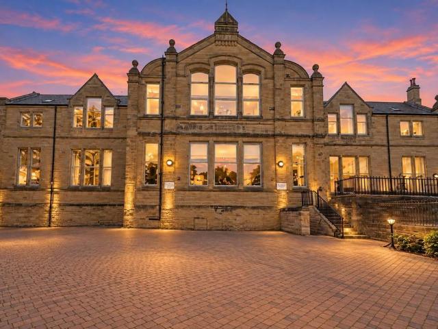 Flat for sale in Broad Folds, Bradford