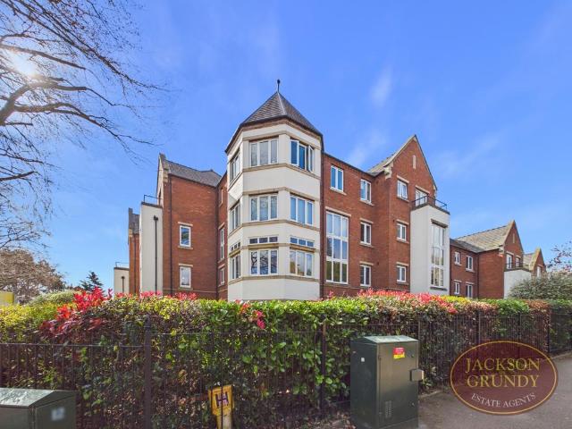 Flat for sale in Northampton, Northamptonshire