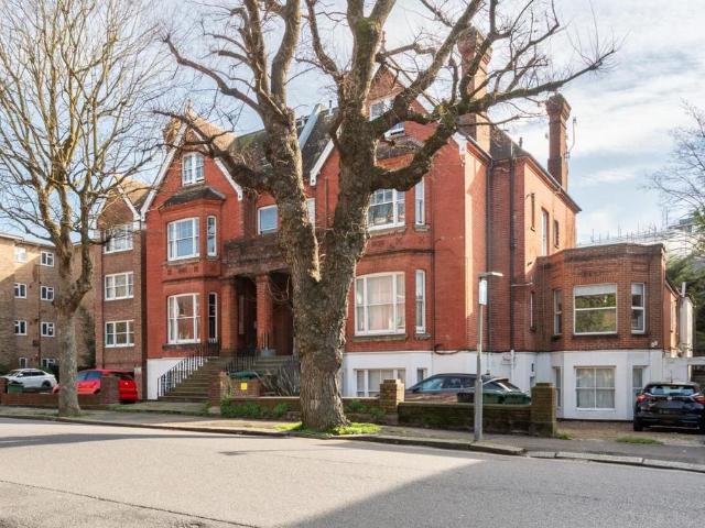 Flat for sale in Round Hill, Brighton