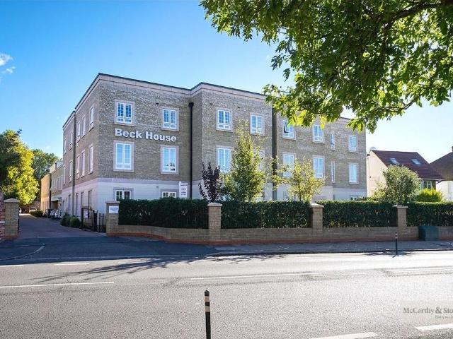 Flat for sale in London Borough of Hounslow, Greater London