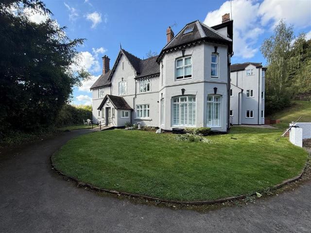 Flat for sale in Bromsgrove, Worcestershire