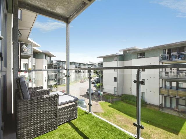 Flat for sale in Navestock Side, Essex