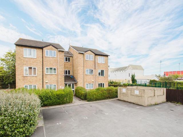 Flat for sale in Walcot West, Swindon