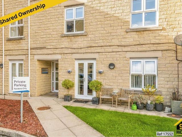 Flat for sale in Adwalton, Leeds