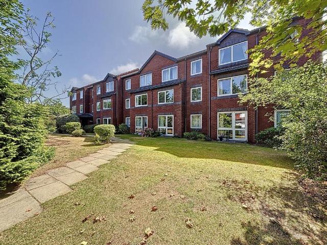 Flat for sale in Meols Cop, Southport