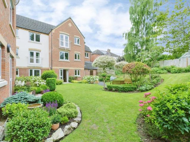 Flat for sale in Elmfield, Leicestershire