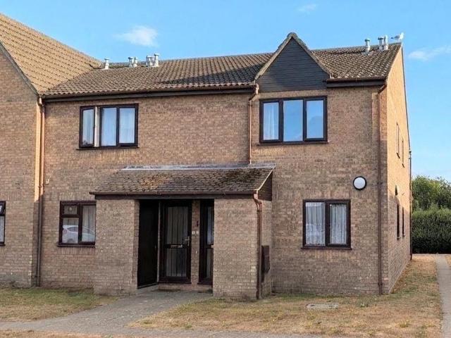 Flat for sale in Dale Hill, Essex