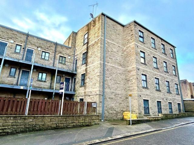 Flat for sale in Woolshops, Calderdale