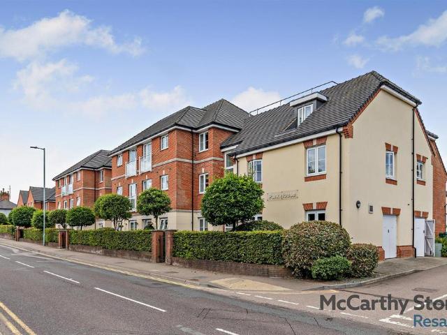 Flat for sale in King's Walden, Hertfordshire