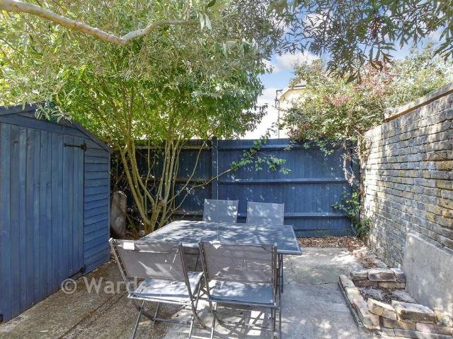 Flat for sale in Hunter's Forstal, Canterbury