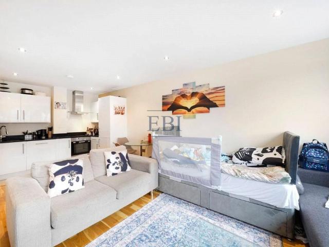 Flat for sale in Kenton, Greater London