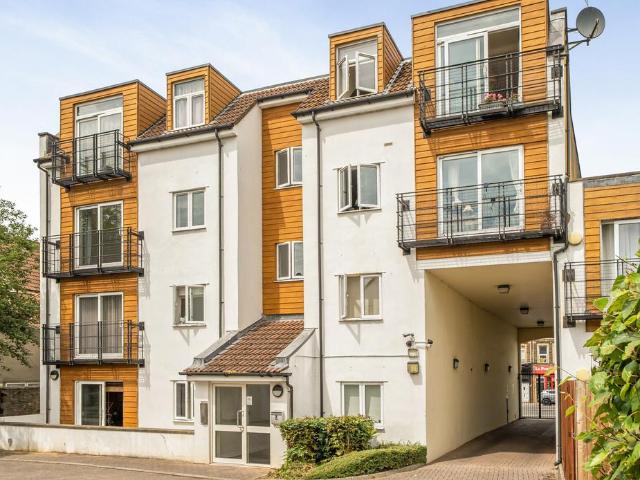 Flat for sale in Feckenham, City Of Bristol
