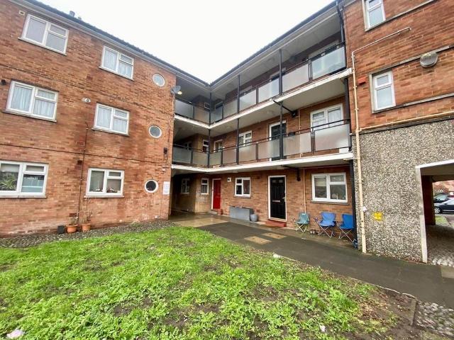 Flat for sale in Epping, Essex