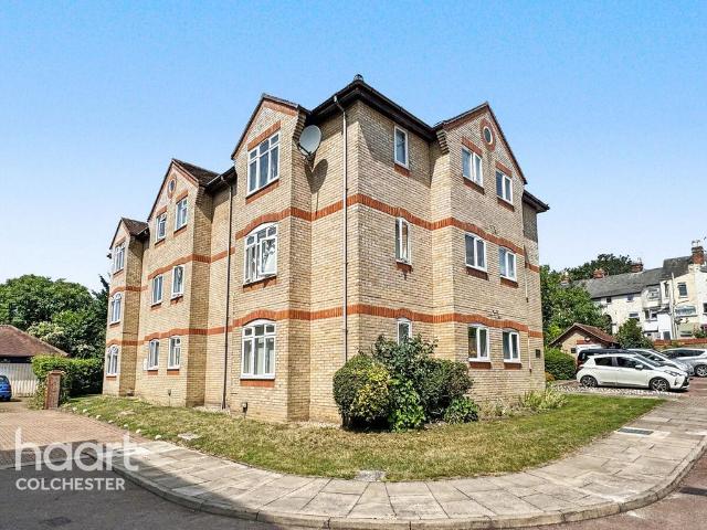 Flat for sale in Hythe, Fordham Heath