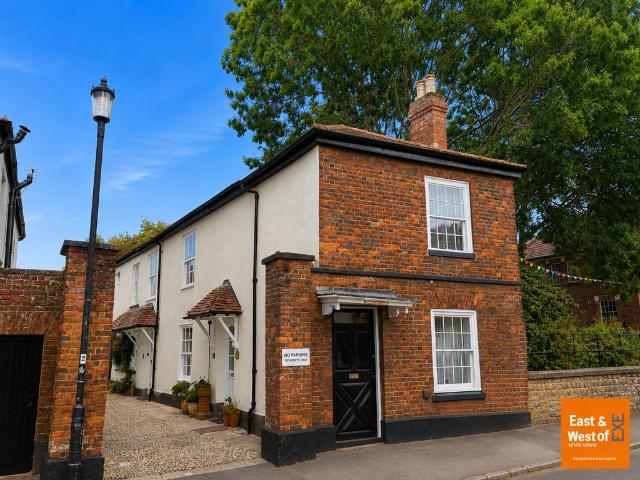Flat for sale in Watergate, Devon