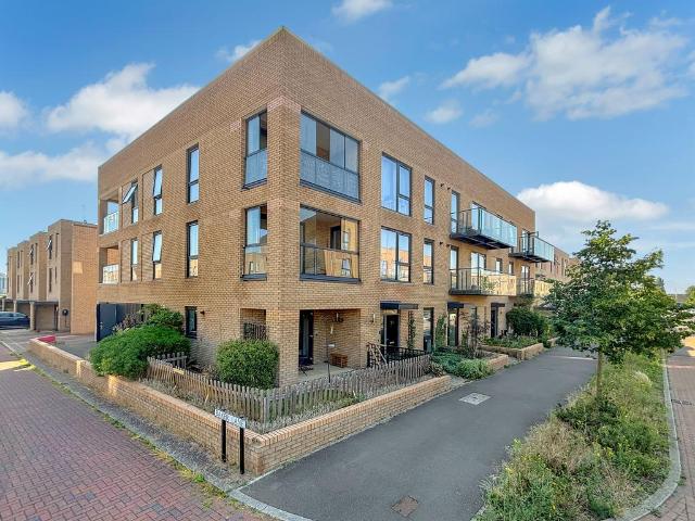 Flat for sale in Arbury, Cambridgeshire