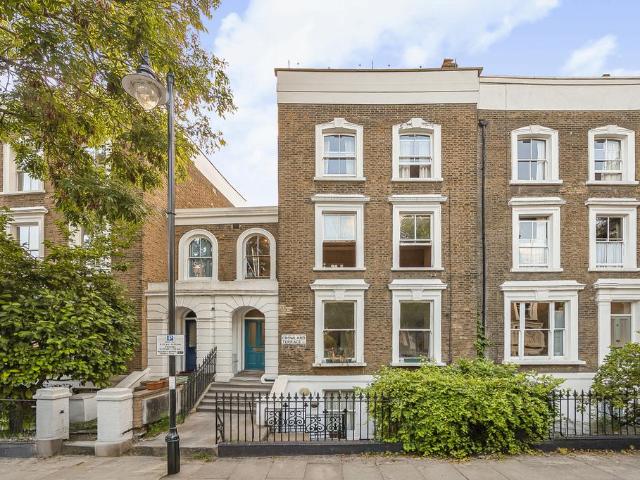 Flat for sale in Islington, Greater London