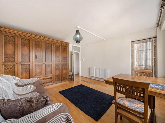Flat for sale in Bermondsey, Greater London