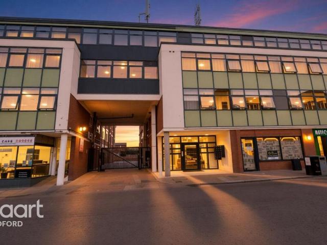 Flat for sale in Castle, Bedford