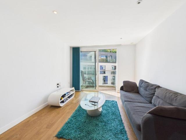 Flat for sale in London Borough of Croydon, Greater London