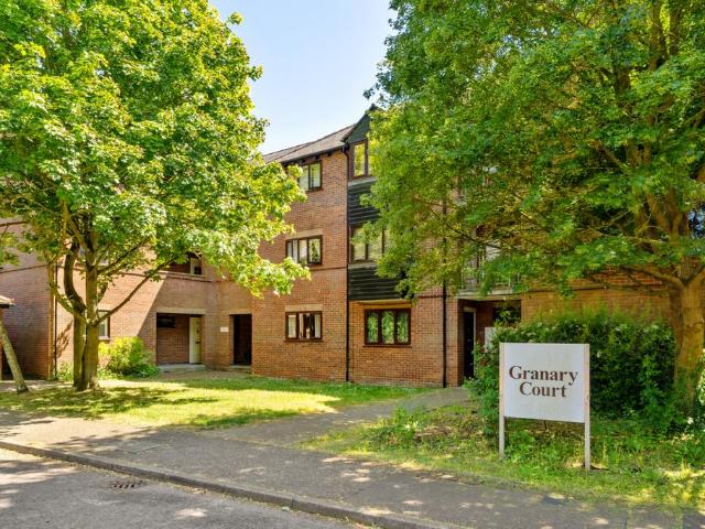 Flat for sale in Duton Hill, Essex