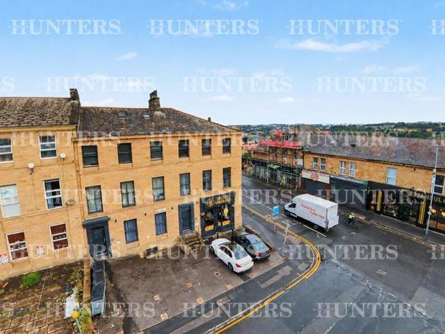 Flat for sale in West Yorkshire