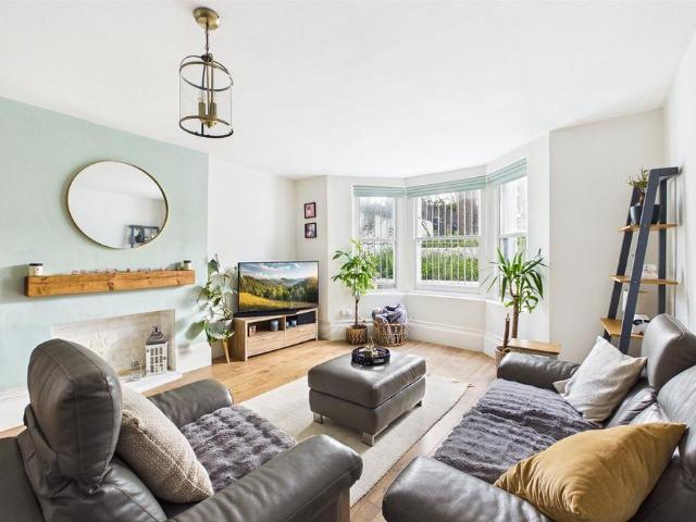 Flat for sale in Brixton, Greater London