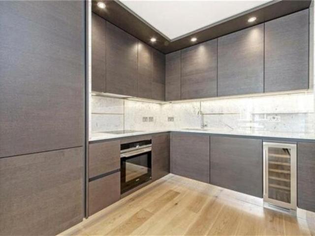 Flat for sale in Islington, Greater London