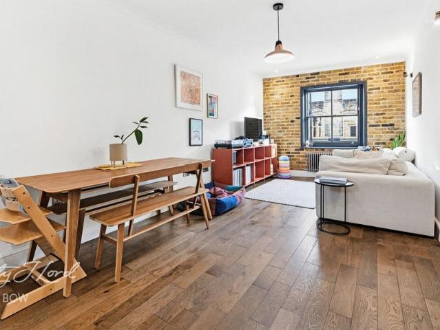 Flat for sale in Old Ford, Bow