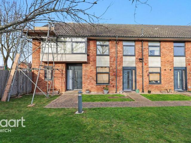 Flat for sale in Key Street, Suffolk