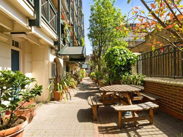 Flat for sale in St Clement Danes, Greater London