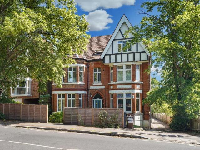 Flat for sale in London Borough of Croydon, South Norwood