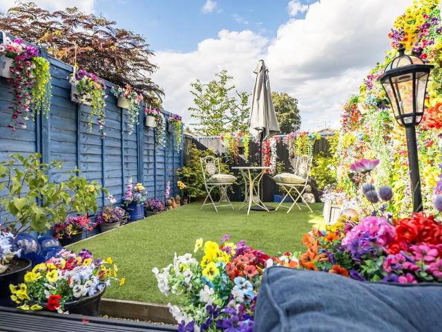 Flat for sale in Caversham Park, Reading