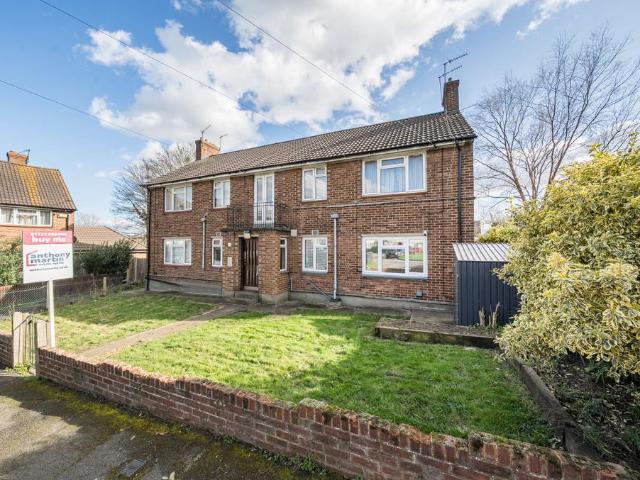Flat for sale in Sutton-at-Hone and Hawley, Monks Orchard