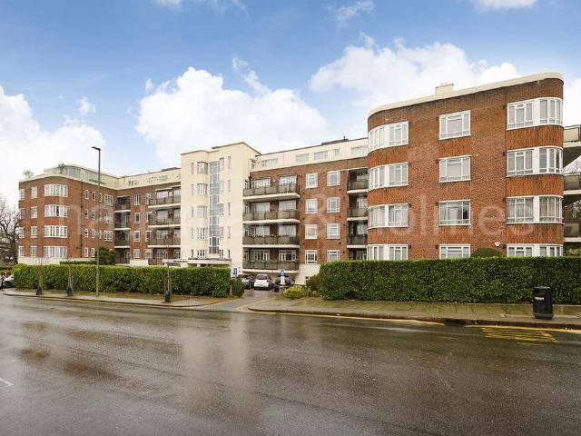 Flat for sale in Brent Cross, Isle Of Man