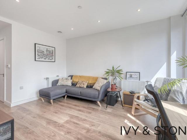 Flat for sale in Silvertown, Greater London