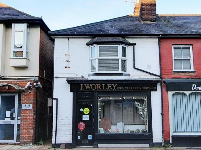Flat for sale in Pouchen End, Hertfordshire