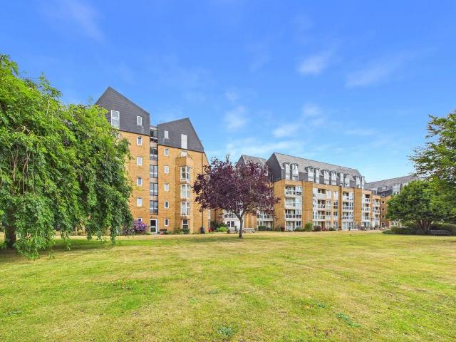 Flat for sale in Folkestone