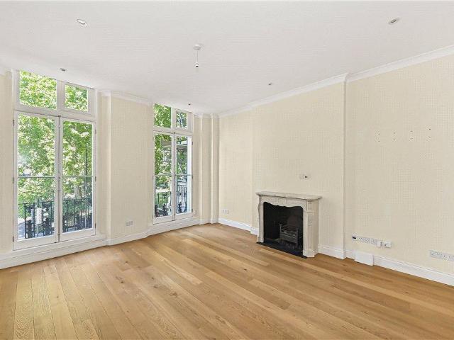 Flat for sale in Paddington, Greater London