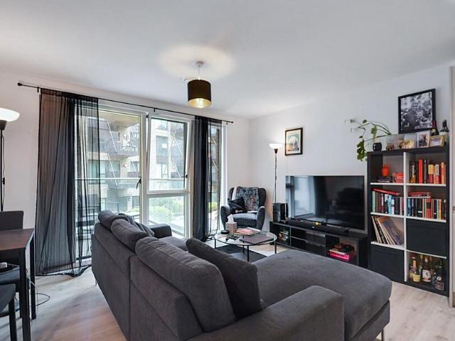 Flat for sale in Stratford Marsh, Greater London